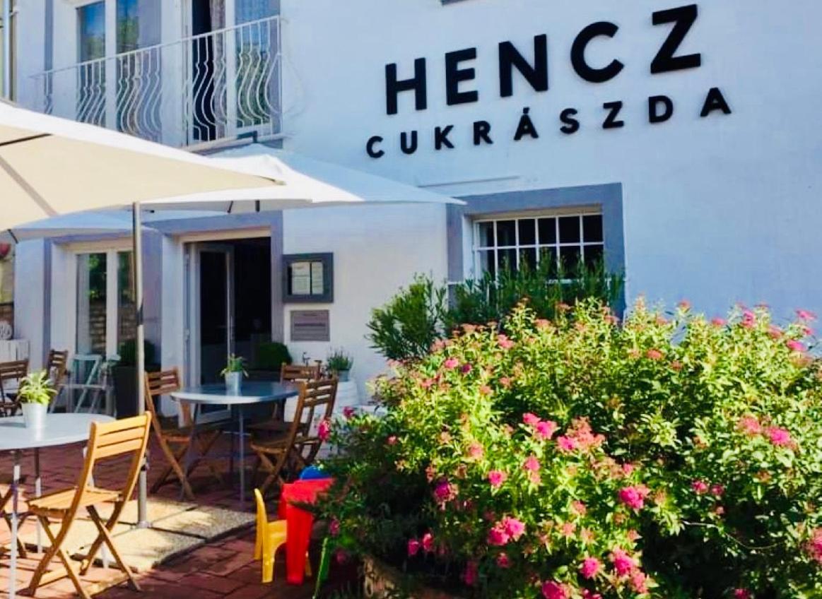 Hencz Vendeghaz Hotel Balatonakarattya Luaran gambar