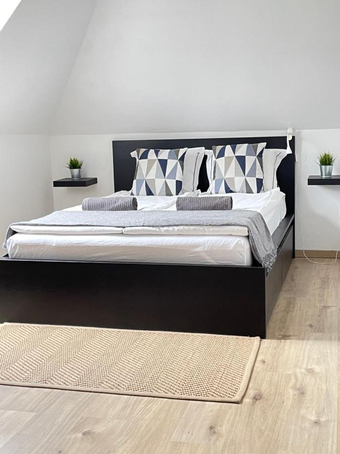 Hencz Vendeghaz Hotel Balatonakarattya Luaran gambar